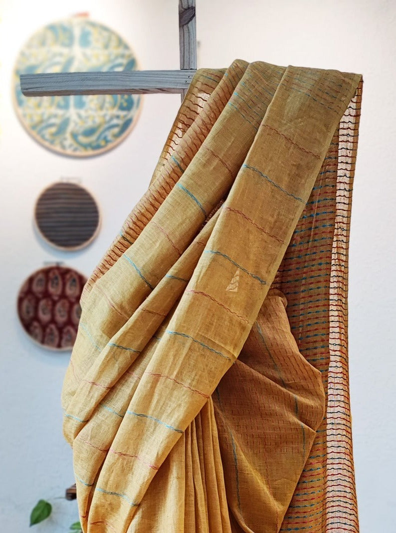 Exquisite Handloom Woven Saree in Yellow Ochre - Close-up Shot