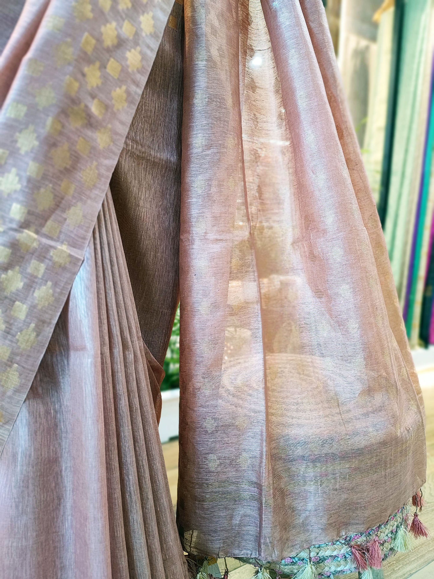 Mauve Linen Silk Saree With Golden Weaving