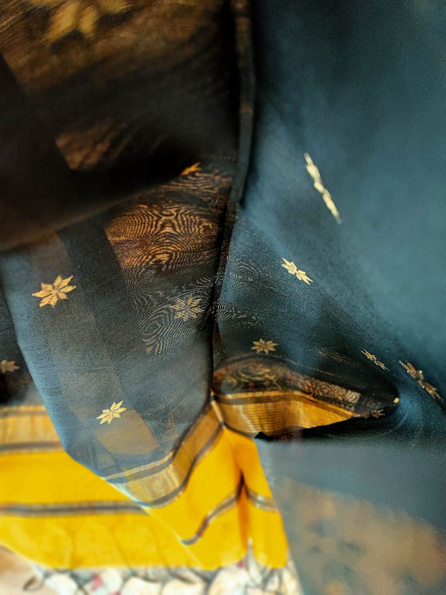 Yellow & Black Maheshwari Silk Saree with Thin Zari Border