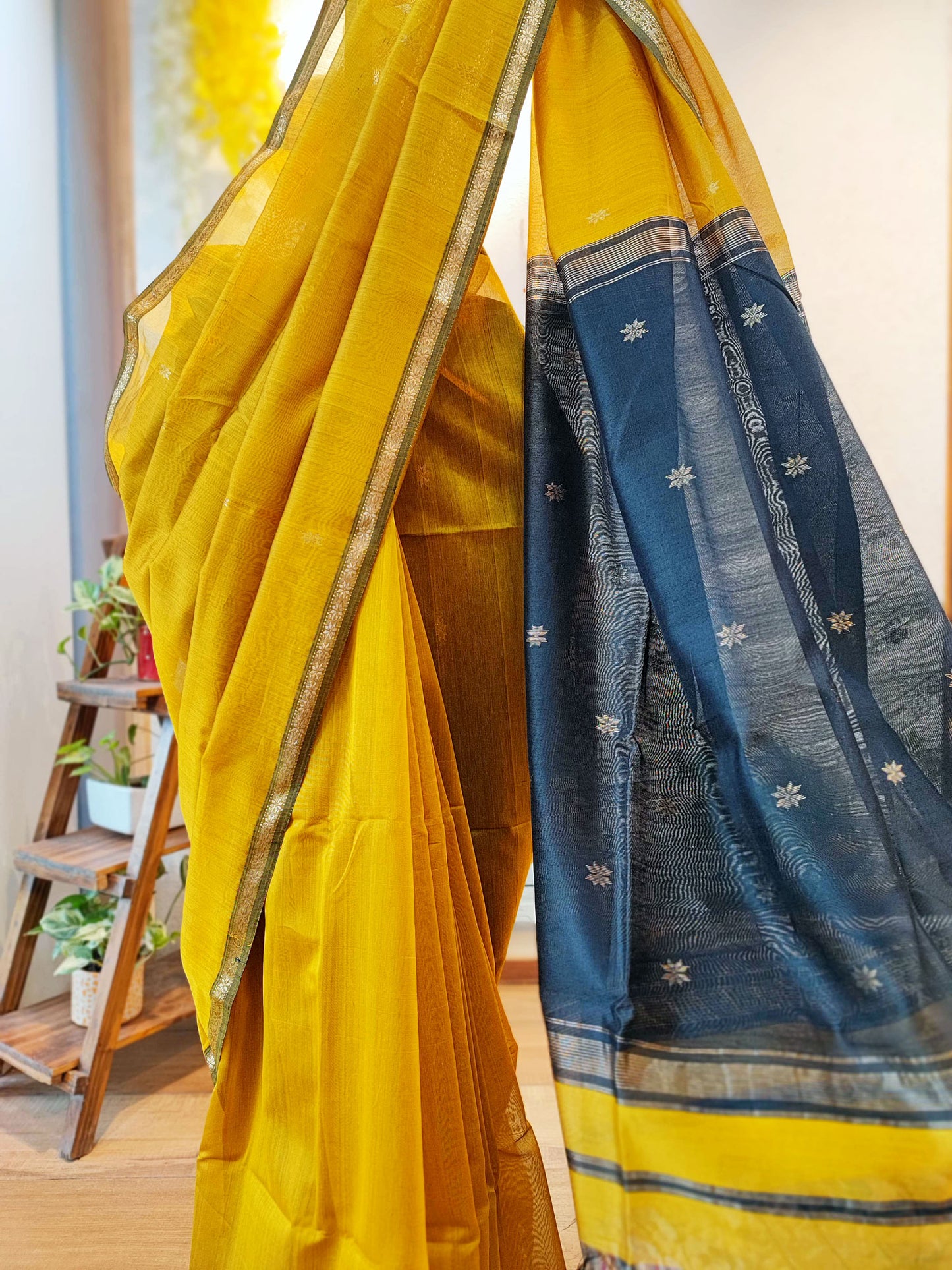 Yellow & Black Maheshwari Silk Saree with Thin Zari Border