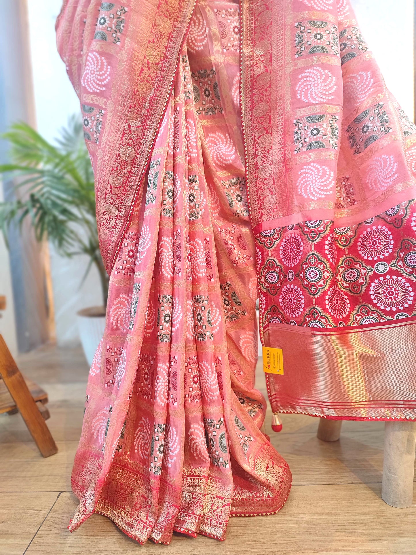Pink Crepe Silk Saree with Banarasi Weaving Pallu & Golden Border for Wedding & Festive Wear