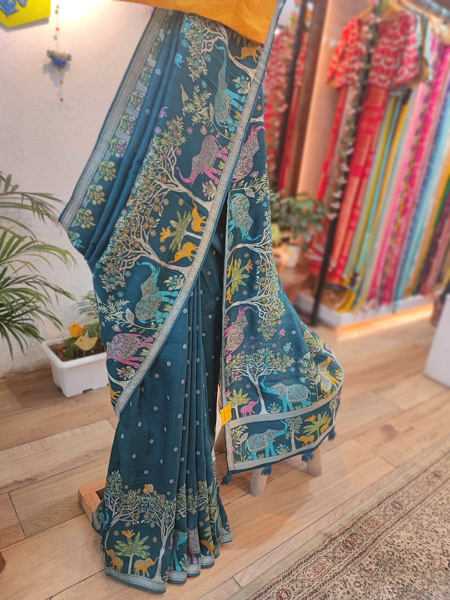 Elegant Green Crepe Silk Saree with Banarasi Weaving Pallu & Traditional Border