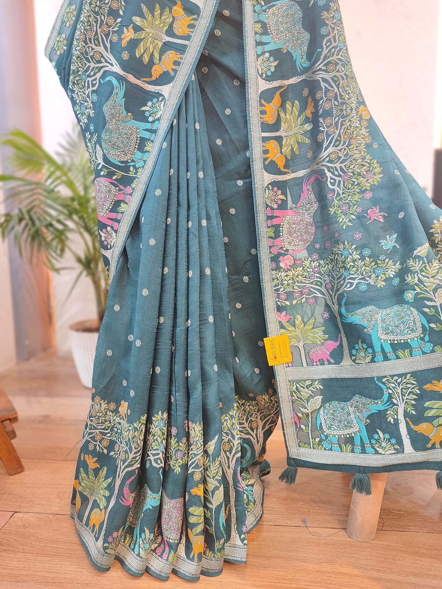 Elegant Green Crepe Silk Saree with Banarasi Weaving Pallu & Traditional Border