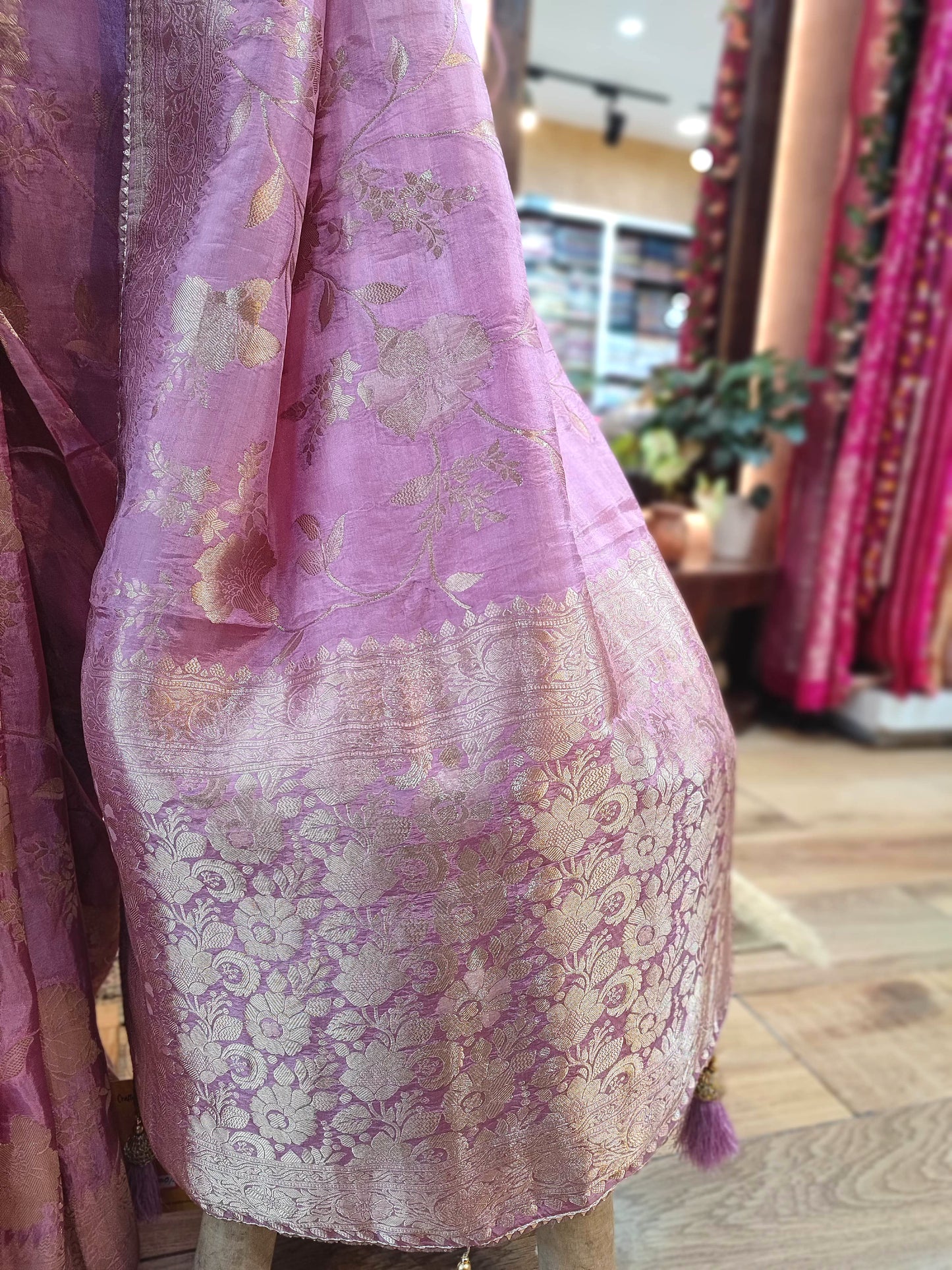 Lavender Crepe Silk Saree with Banarasi Weaving Pallu and Elegant Border
