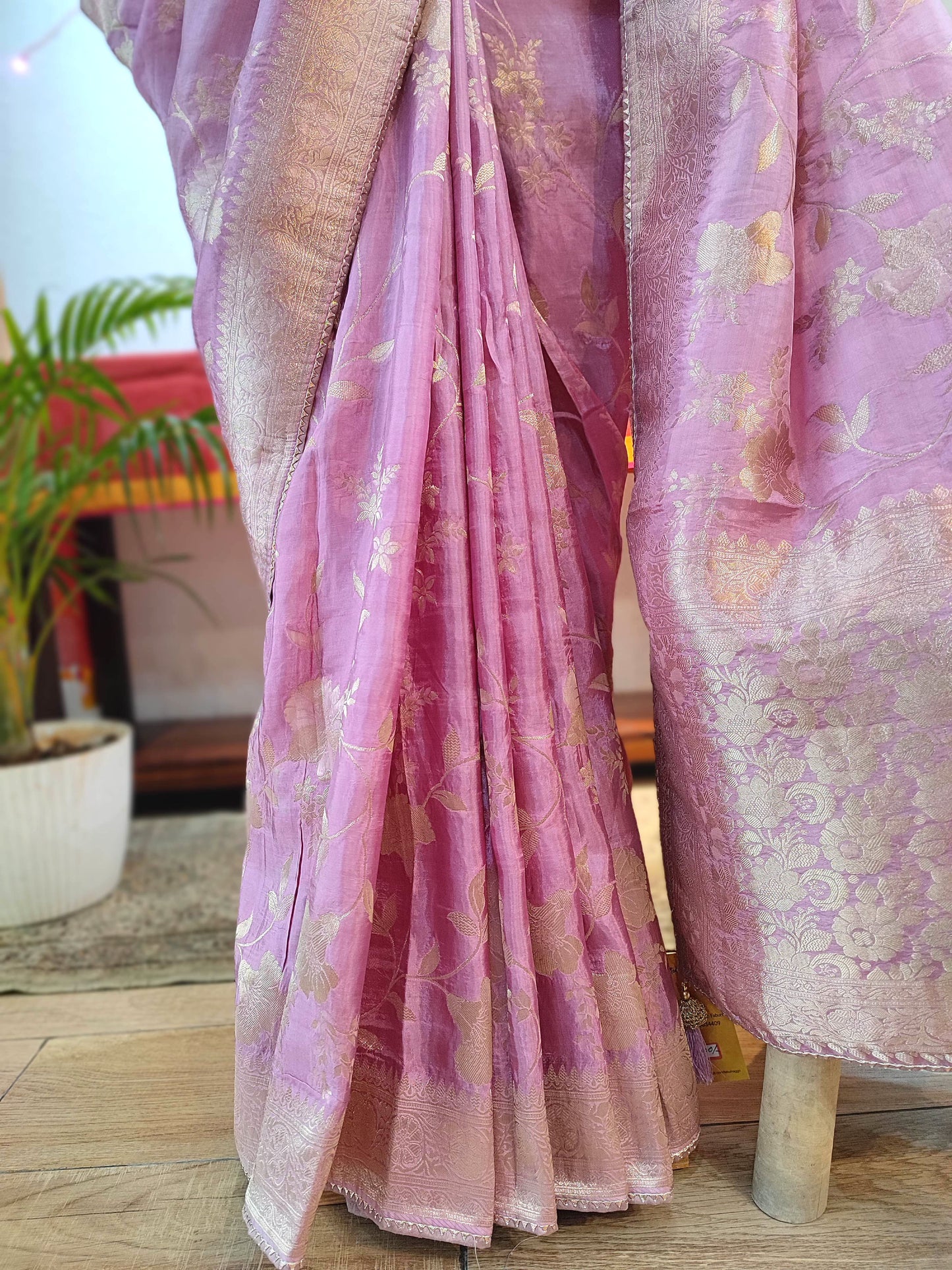 Lavender Crepe Silk Saree with Banarasi Weaving Pallu and Elegant Border