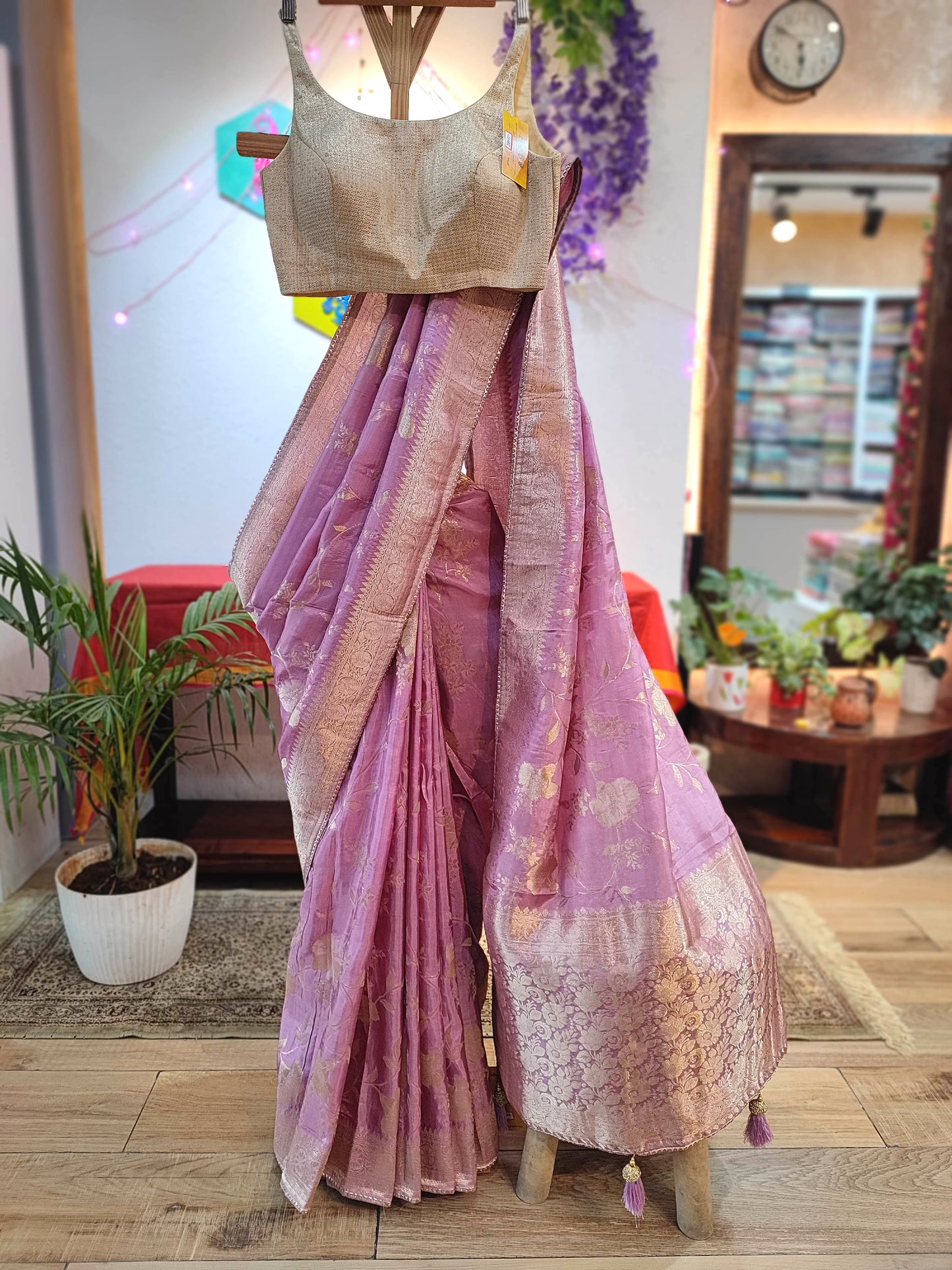Lavender Crepe Silk Saree with Banarasi Weaving Pallu and Elegant Border