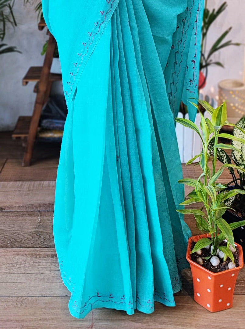 Aggregate 145+ contrast blouse with blue saree best