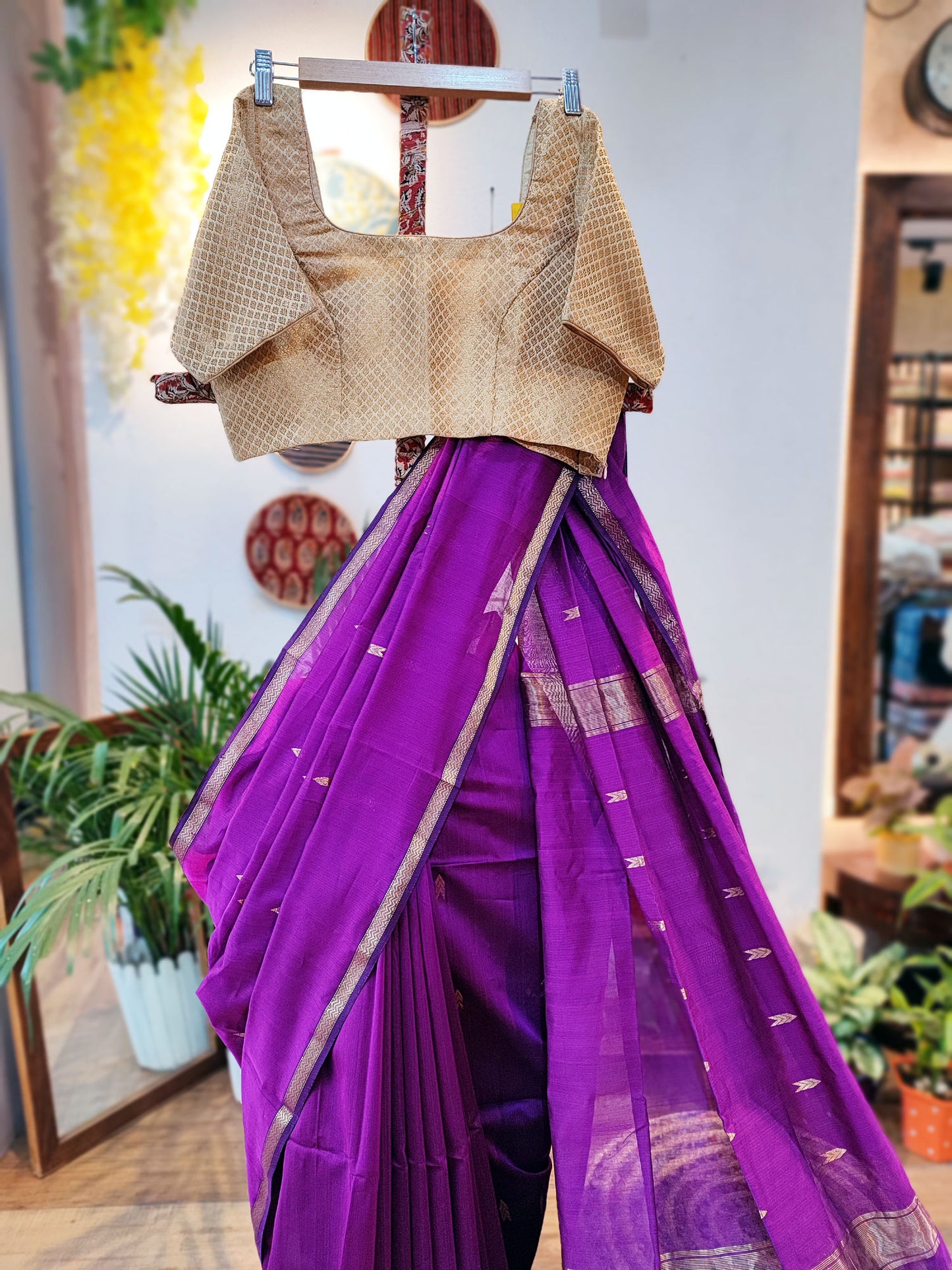 Magenta Premium Maheshwari Silk Saree with Thin Zari Border