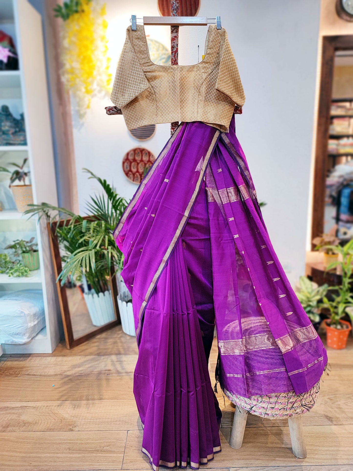 Magenta Premium Maheshwari Silk Saree with Thin Zari Border