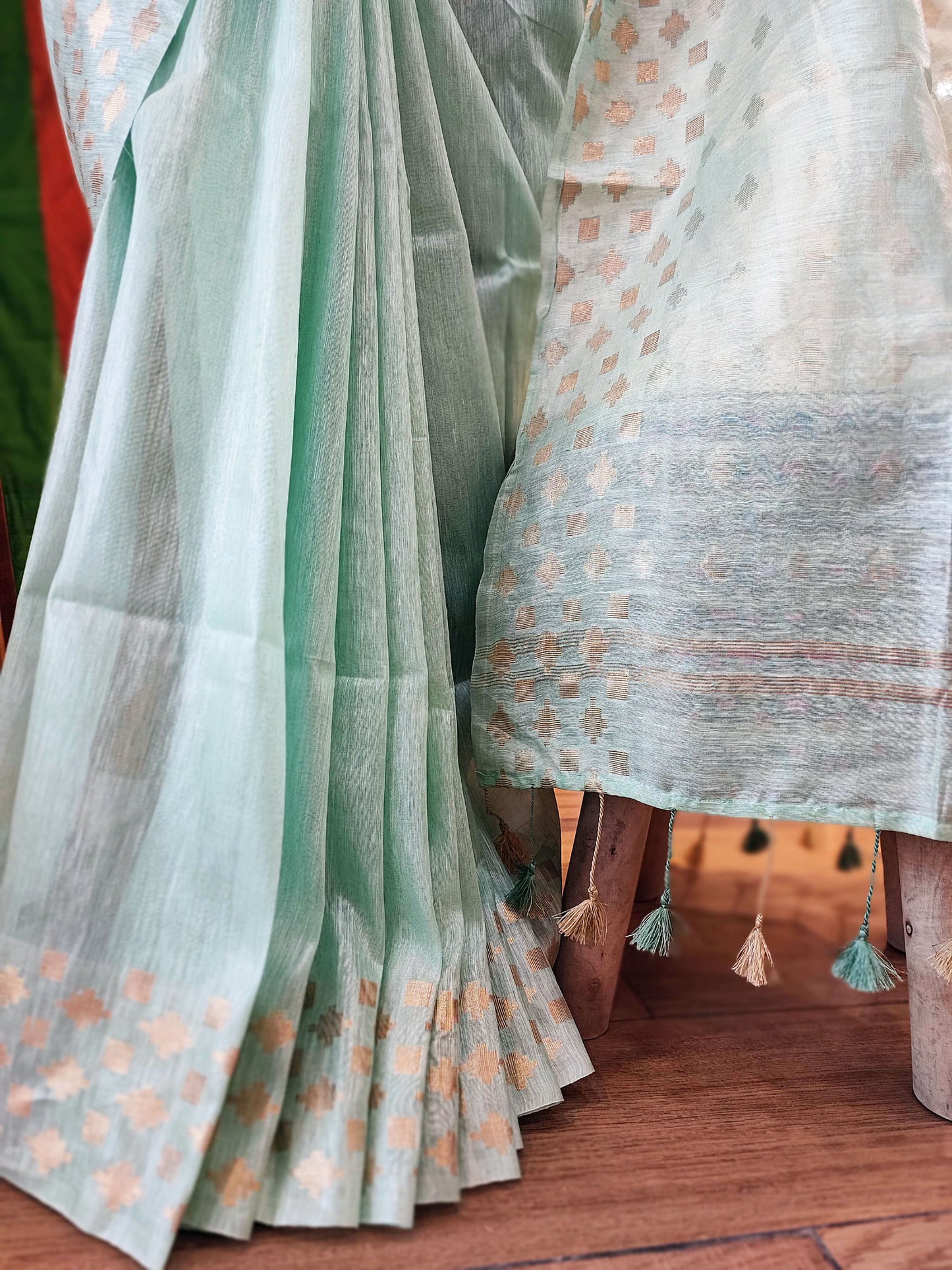 Ultramarine Green Linen Silk Saree With Golden Weaving
