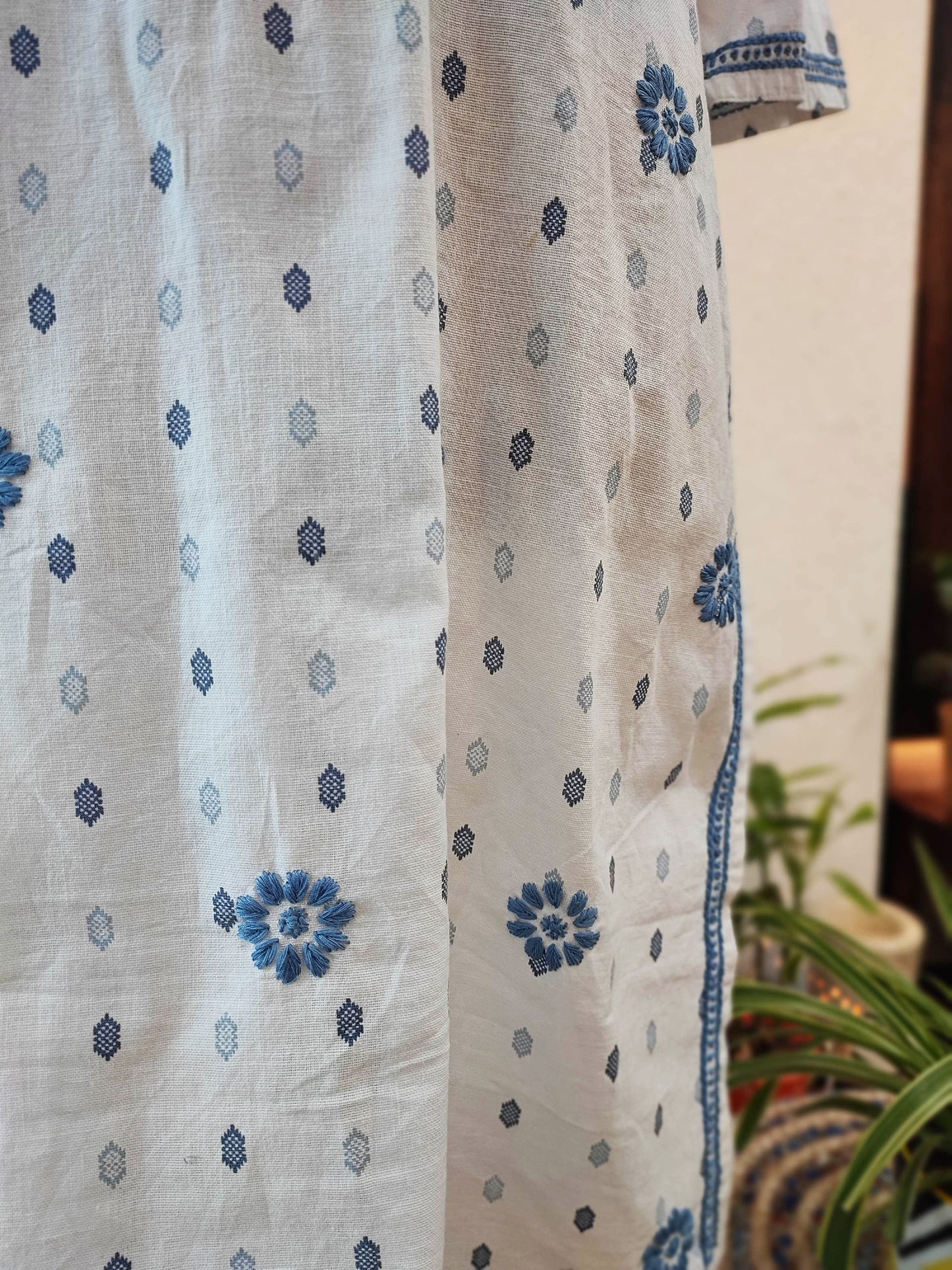 Pure Handloom Cotton Kurta with Lucknowi Embroidery