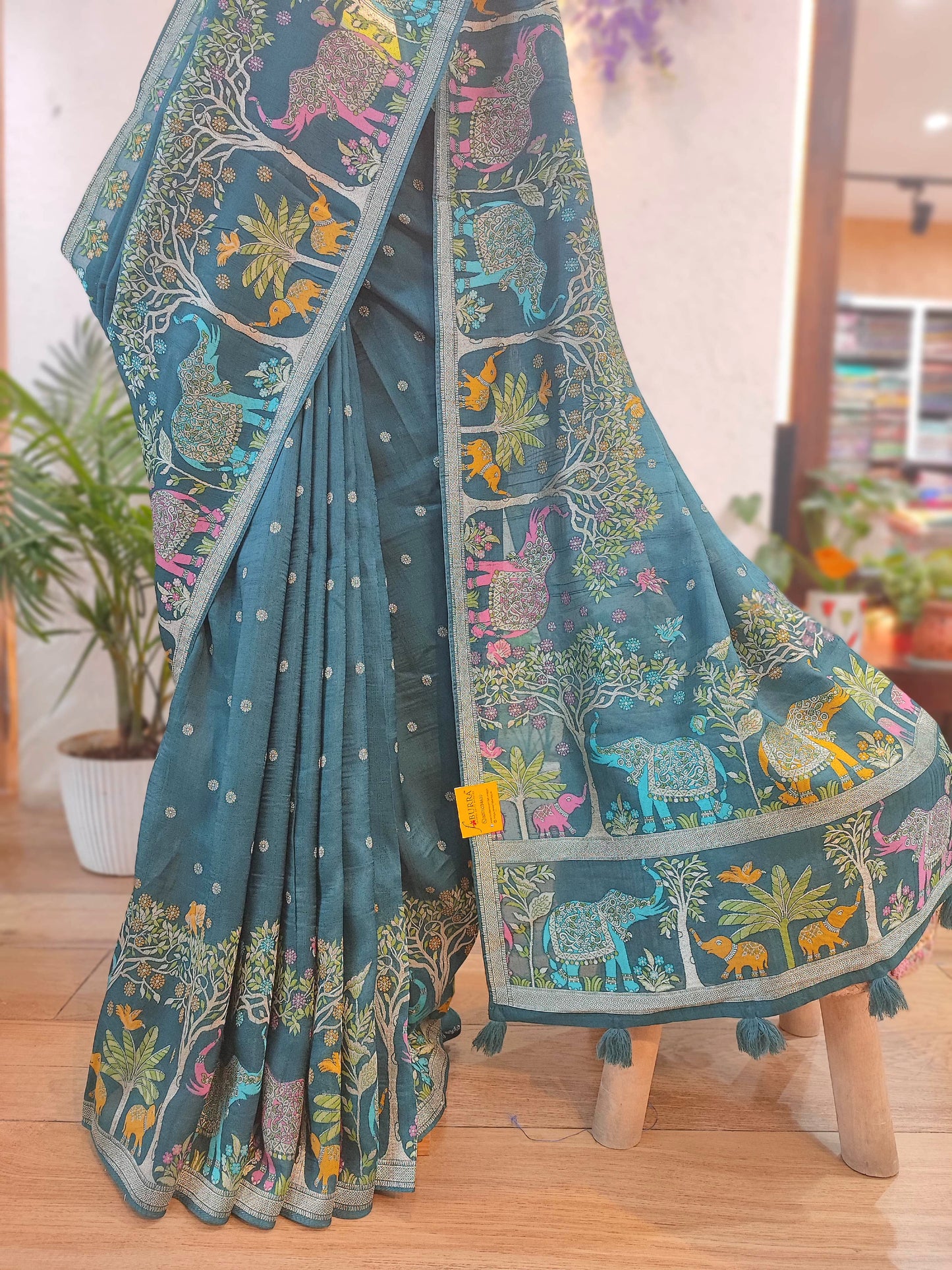 Elegant Green Crepe Silk Saree with Banarasi Weaving Pallu & Traditional Border