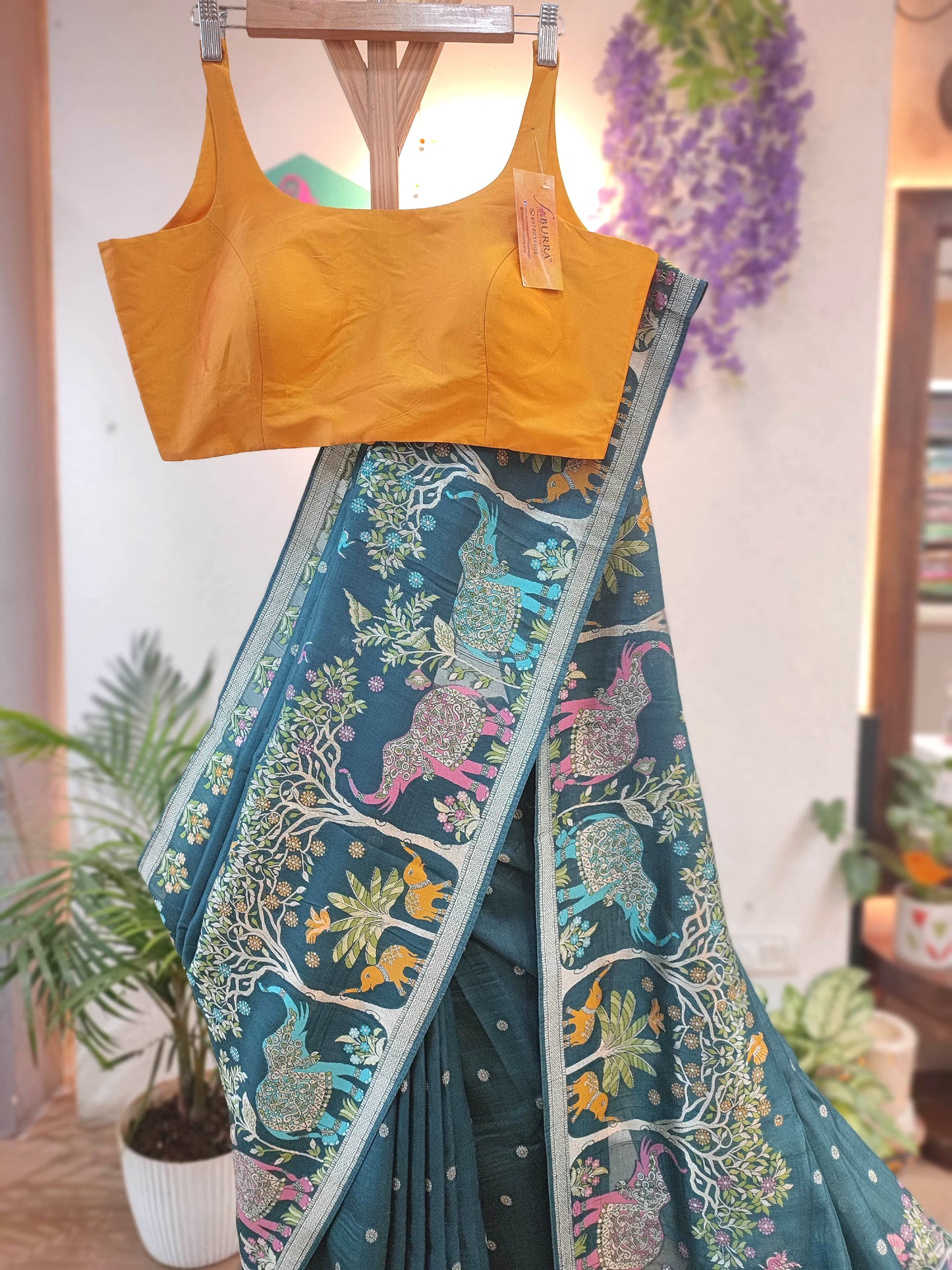 Elegant Green Crepe Silk Saree with Banarasi Weaving Pallu & Traditional Border