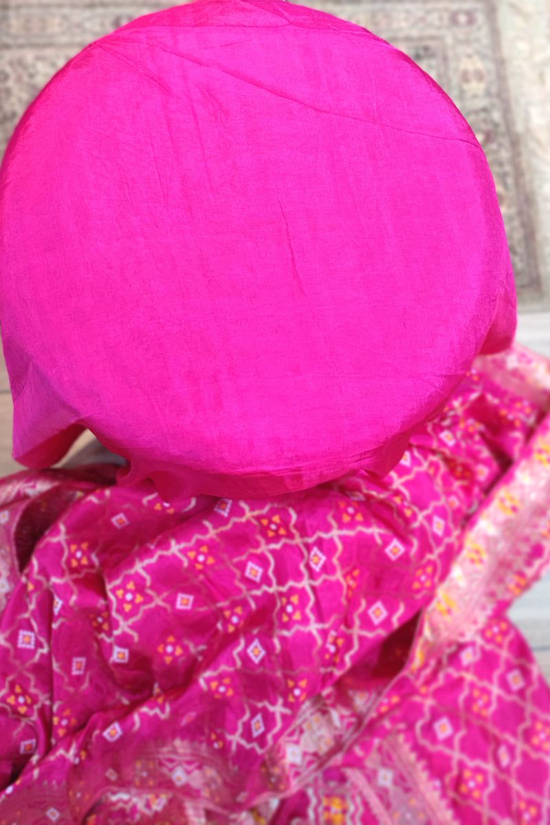 Pink Crepe Silk Saree with Banarasi Weaving Pallu and Elegant Golden Border