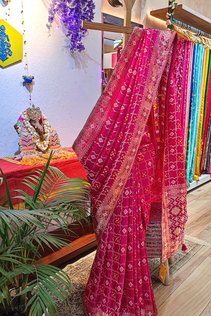 Pink Crepe Silk Saree with Banarasi Weaving Pallu and Elegant Golden Border