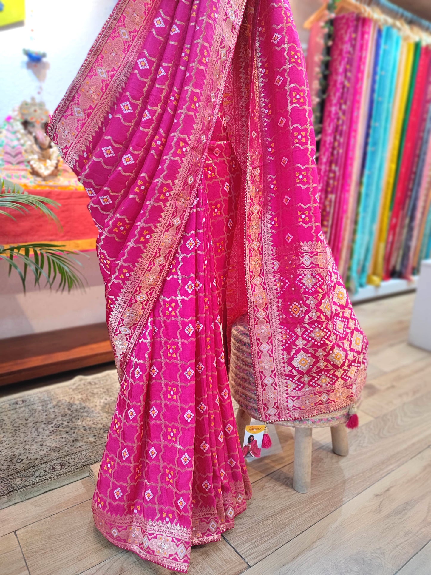Pink Crepe Silk Saree with Banarasi Weaving Pallu and Elegant Golden Border