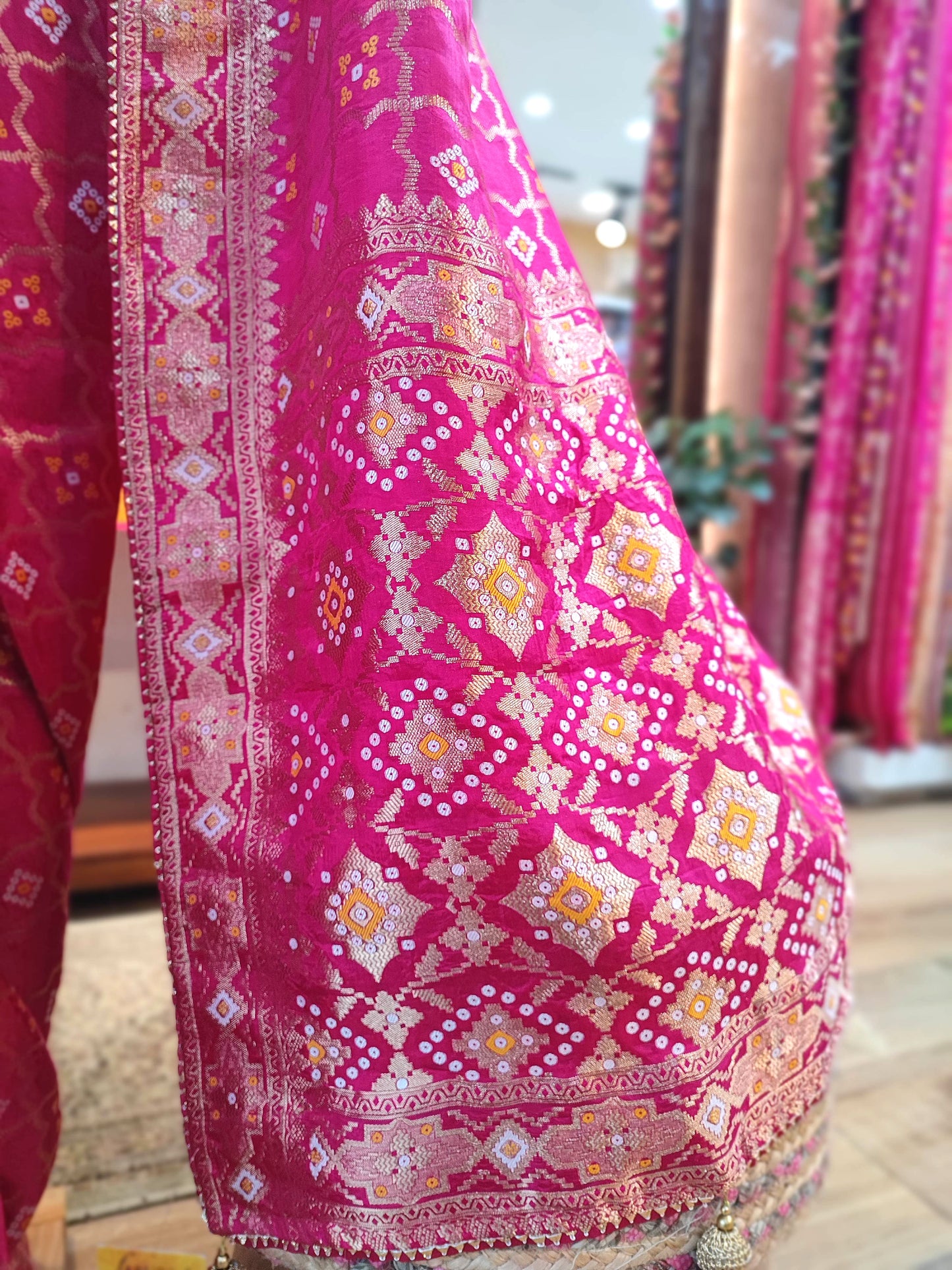 Pink Crepe Silk Saree with Banarasi Weaving Pallu and Elegant Golden Border