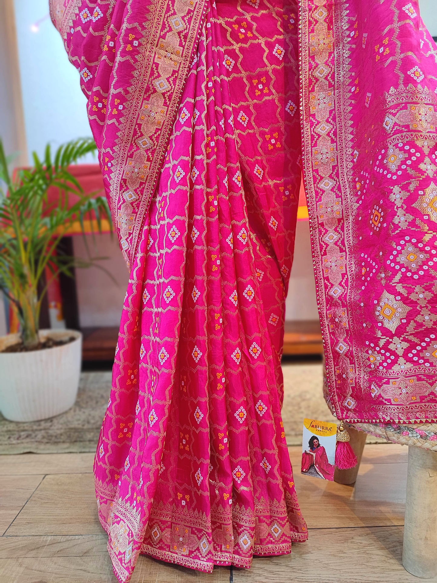 Pink Crepe Silk Saree with Banarasi Weaving Pallu and Elegant Golden Border