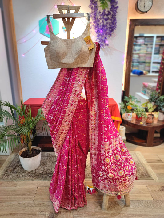 Pink Crepe Silk Saree with Banarasi Weaving Pallu and Elegant Golden Border
