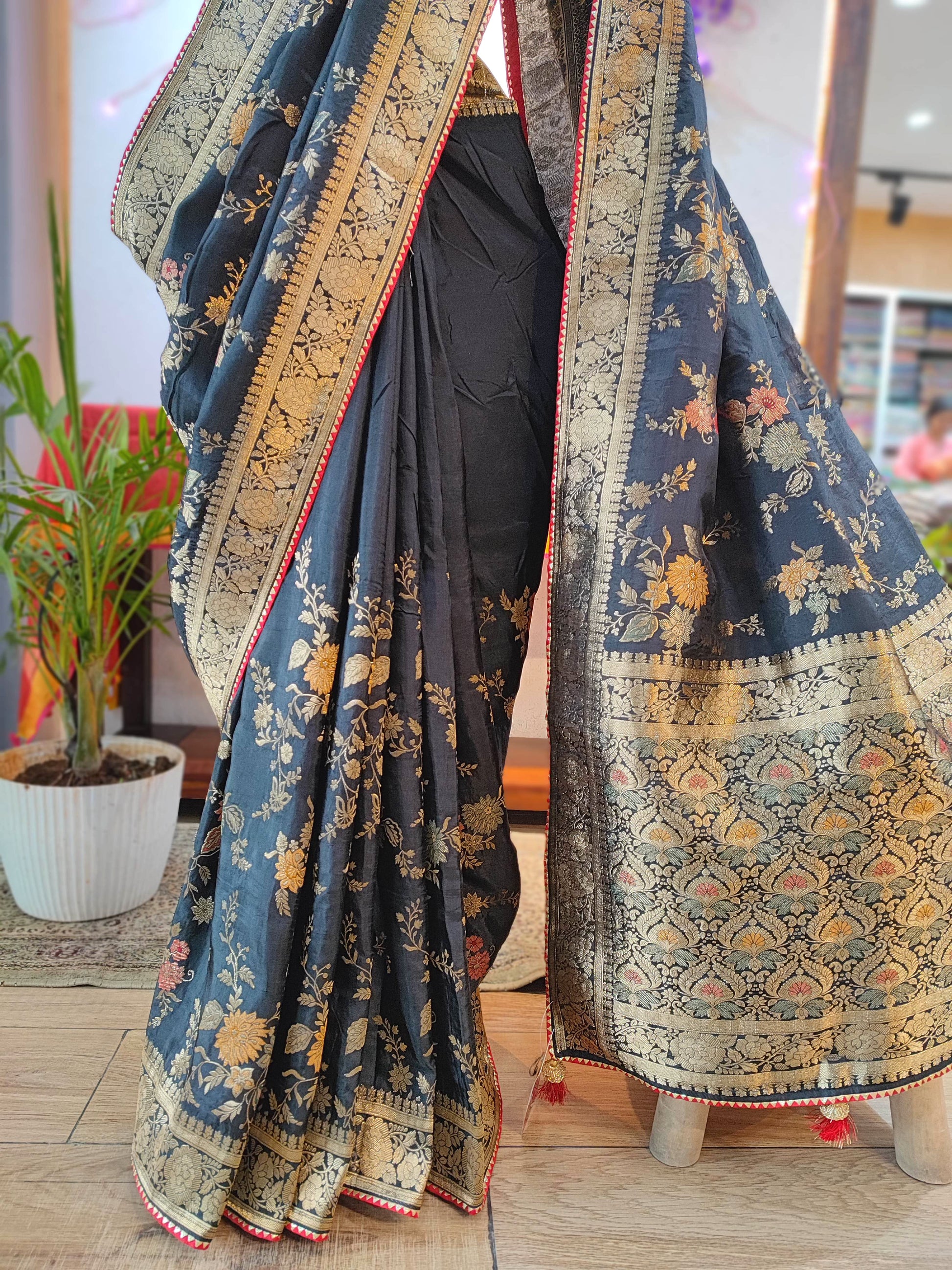 Black Crepe Silk Saree with Banarasi Weaving Border | Shop Now