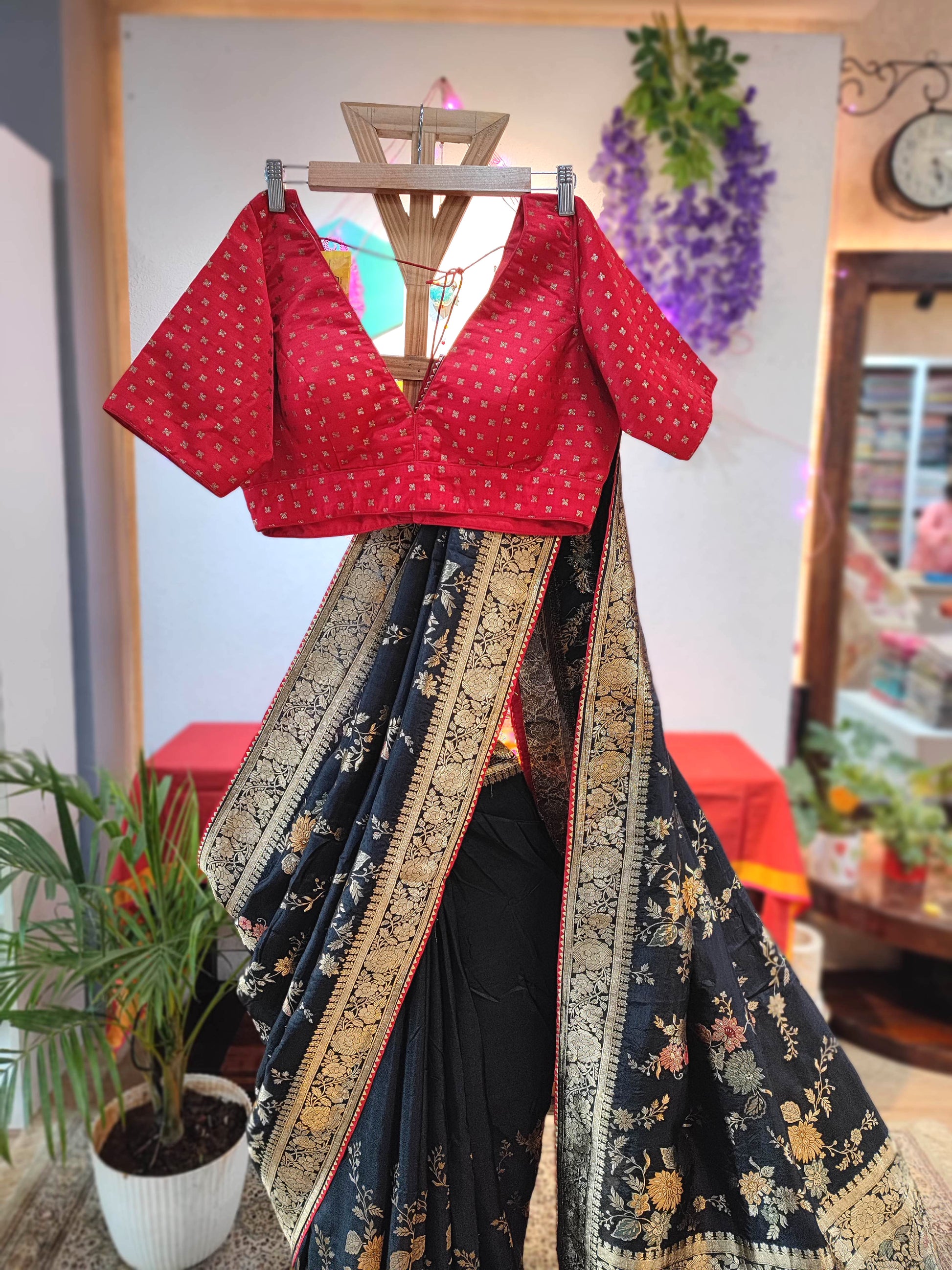 Black Crepe Silk Saree with Banarasi Weaving Border | Shop Now