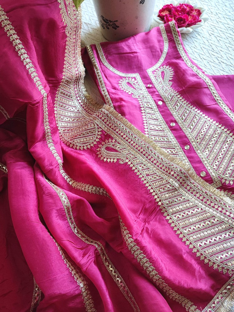 Stunning Rani Pink Crepe Suit with Handwork & Golden Border Dupatta – Partywear