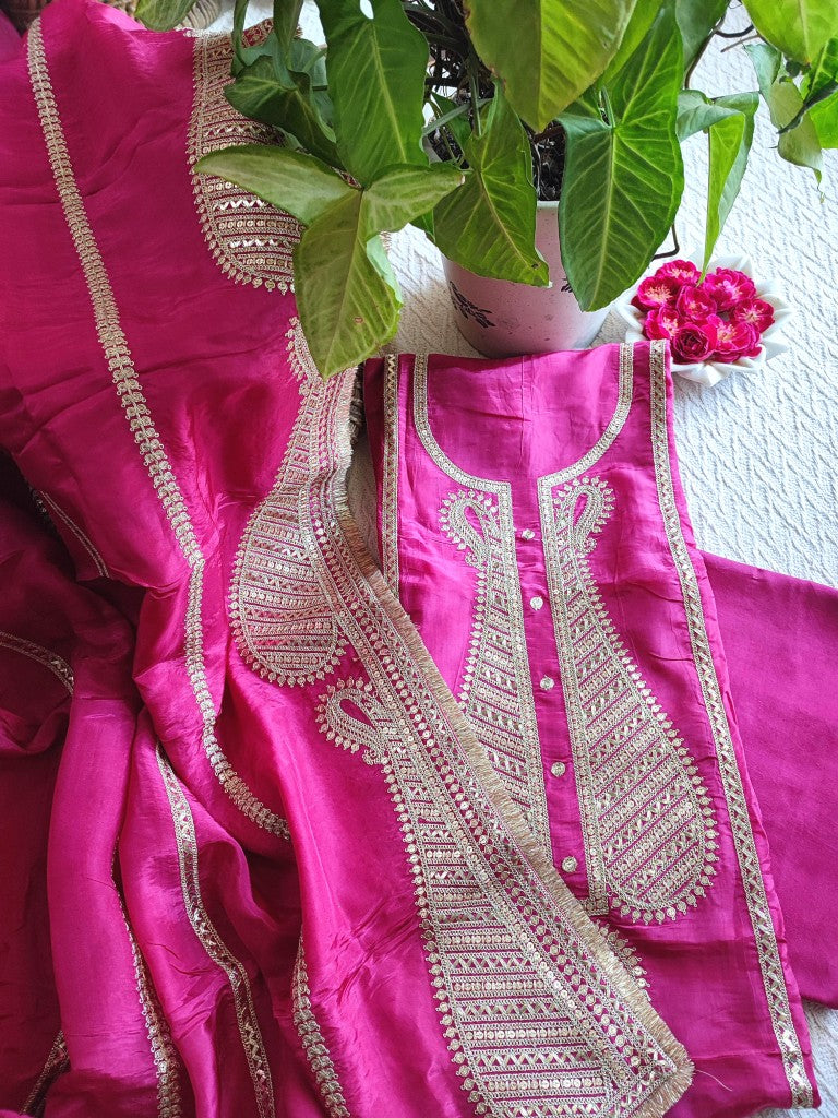 Stunning Rani Pink Crepe Suit with Handwork & Golden Border Dupatta – Partywear