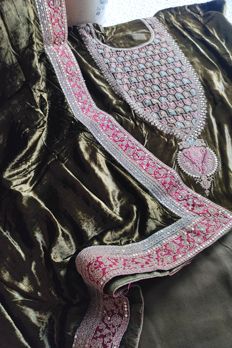 wedding wear velvet suit with contrast dupatta