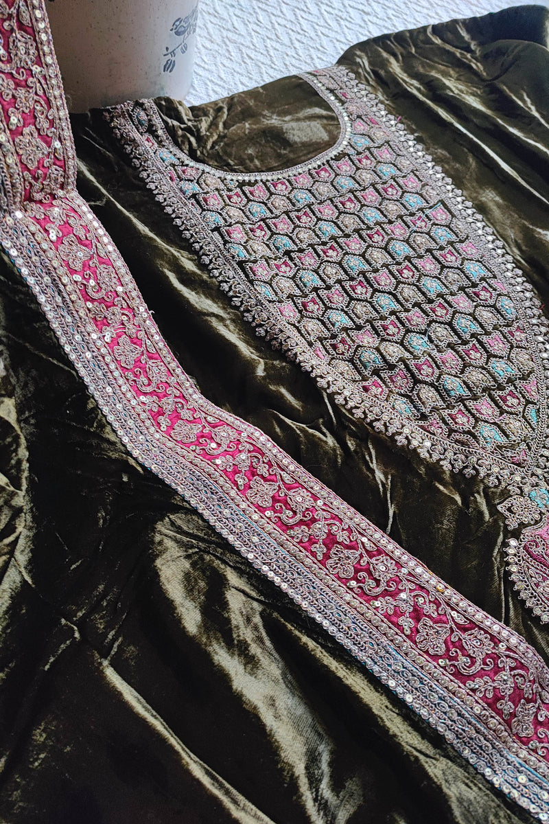 wedding wear velvet suit with contrast dupatta