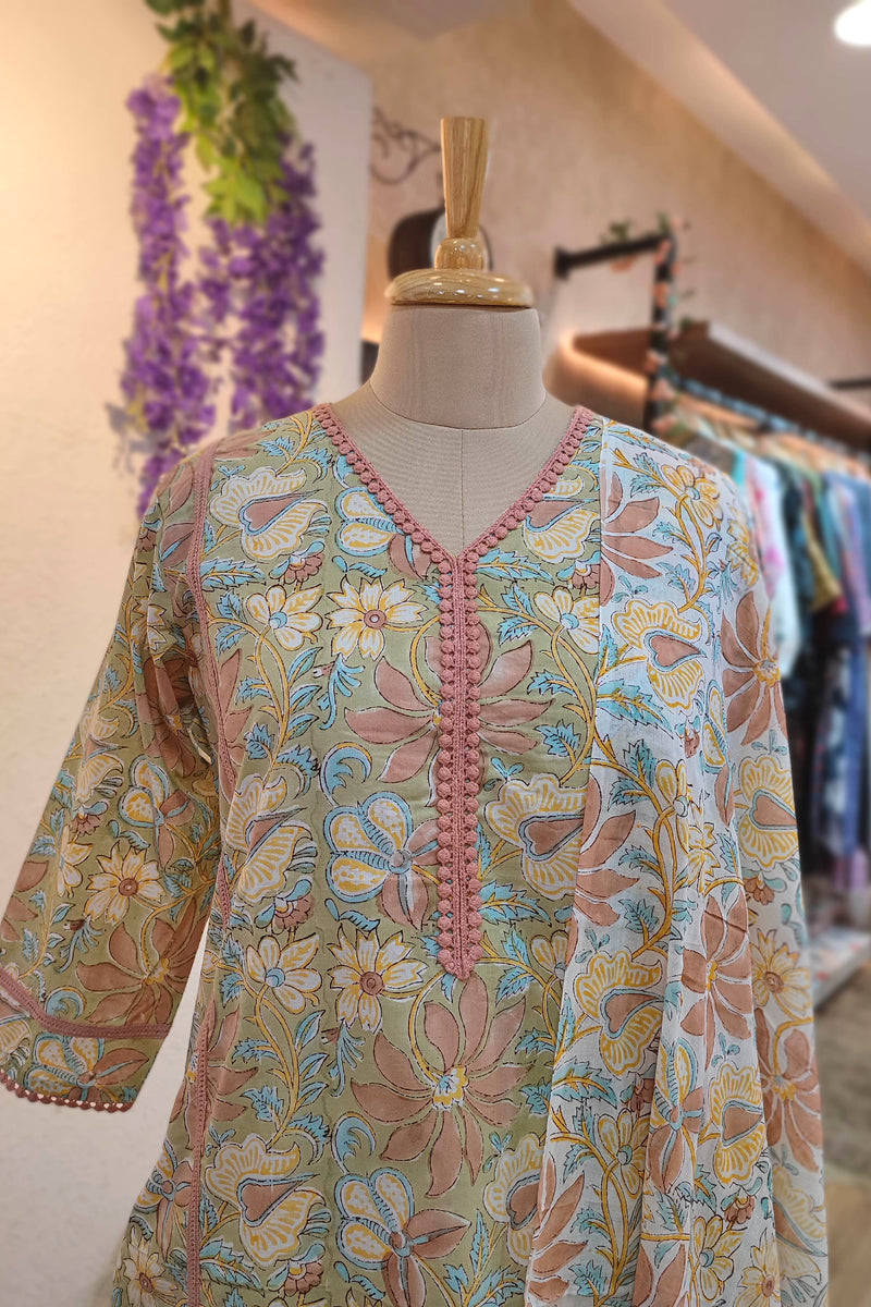 Pastel Floral Cotton Suit Set with Kota Dupatta – Printed Kurta Pant Set