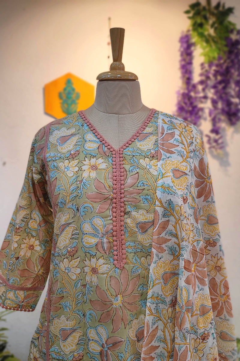 Pastel Floral Cotton Suit Set with Kota Dupatta – Printed Kurta Pant Set