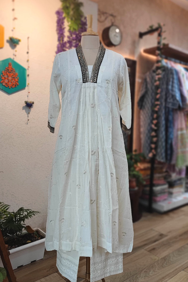 Off White Fine Cotton Kurta Pant Set – Embroidered
