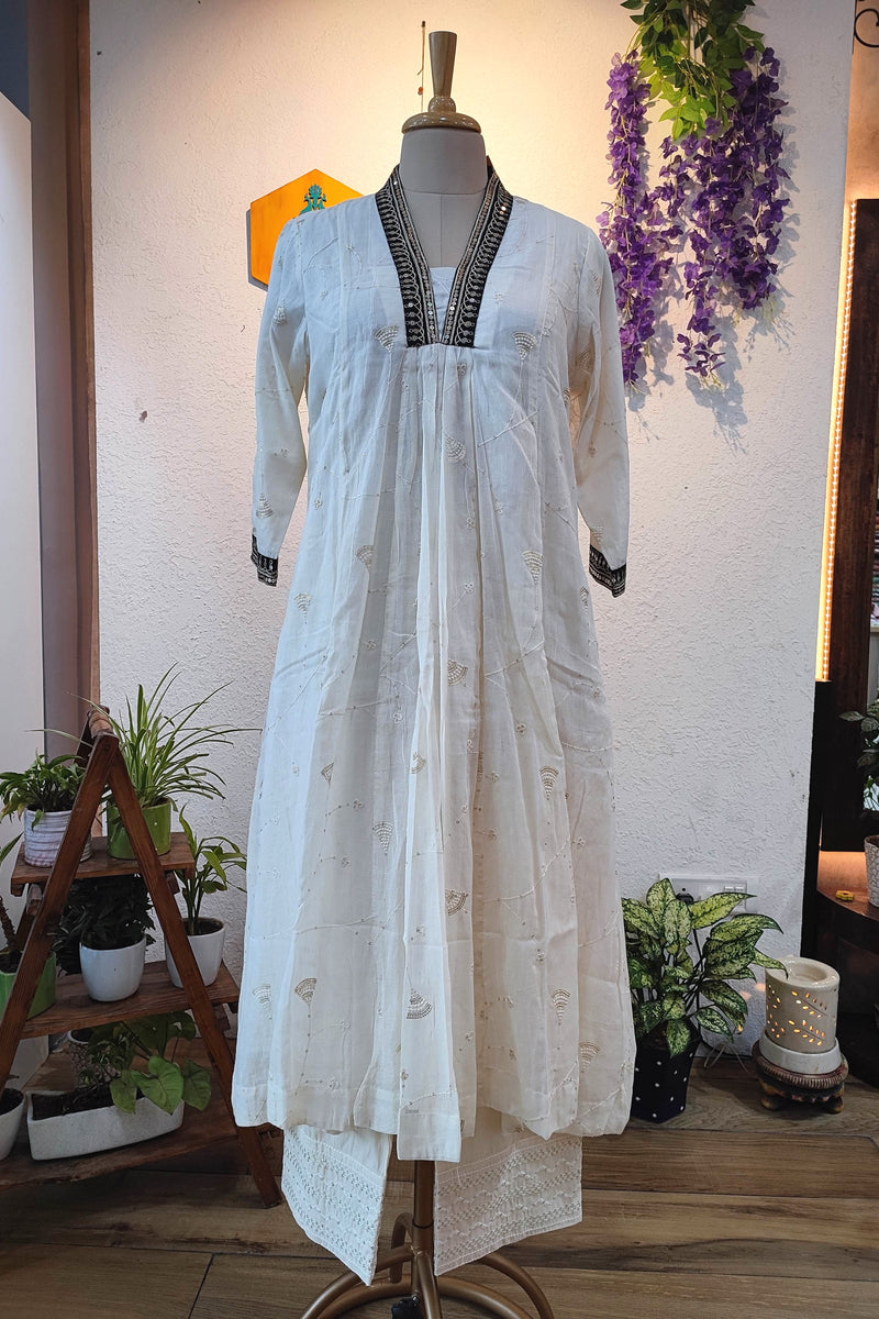 Off White Fine Cotton Kurta Pant Set – Embroidered