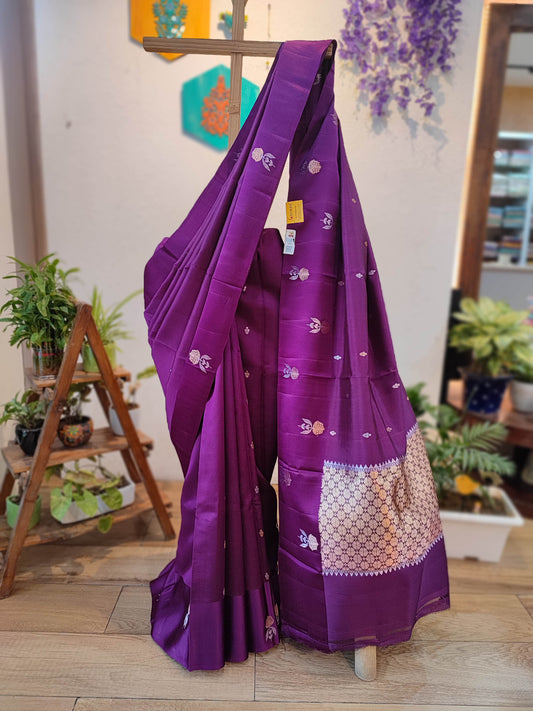Pure Banarasi Silk by Silk Saree with Intricate Kadwa Boota Weaving