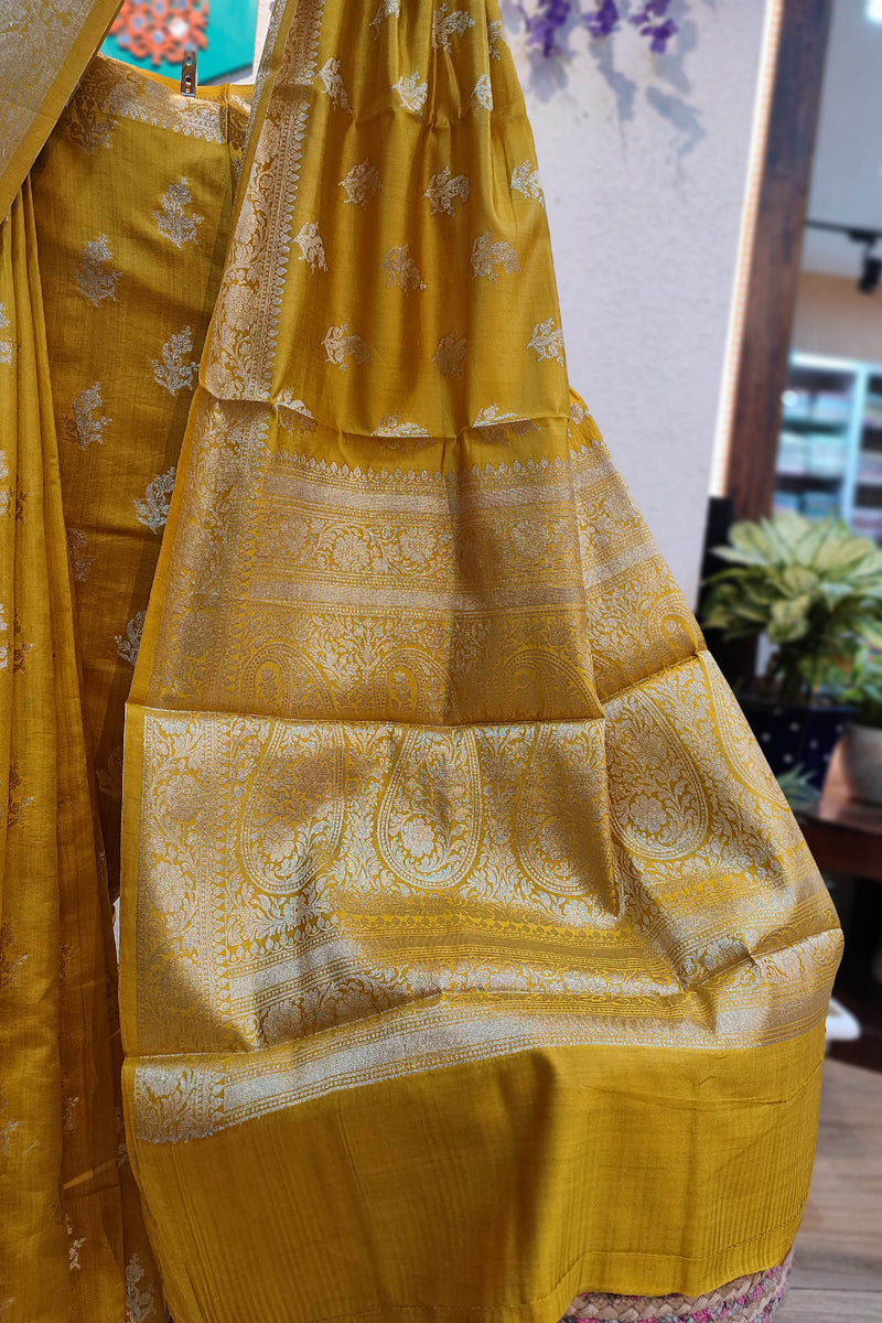 Mustard Yellow Banarasi Silk Saree with Zari Butti & Traditional Woven Pallu